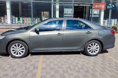 Седан Toyota Camry 2013 в 
