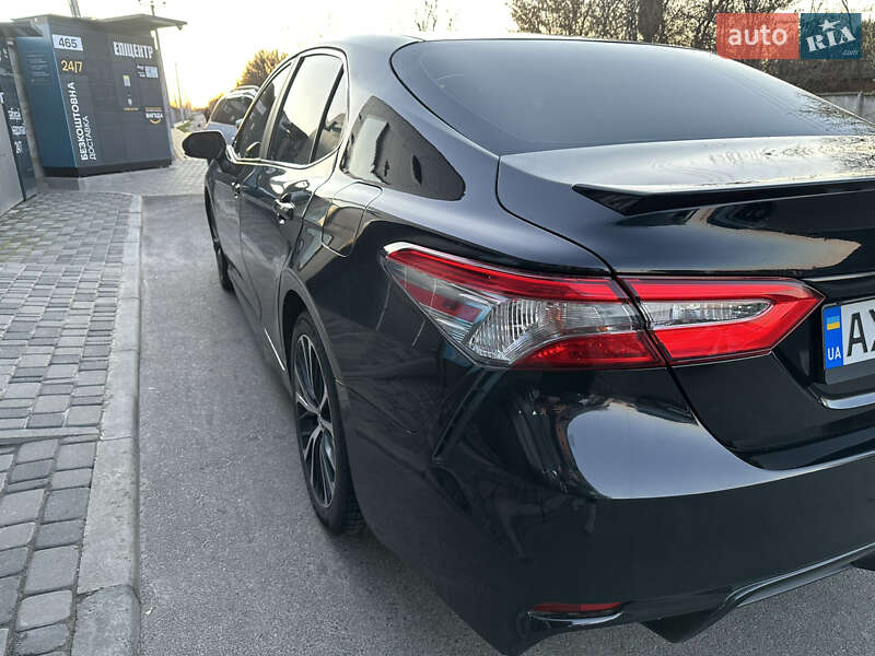Седан Toyota Camry 2018 в Борисполе