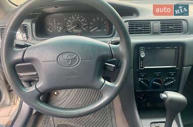 Седан Toyota Camry 2000 в 