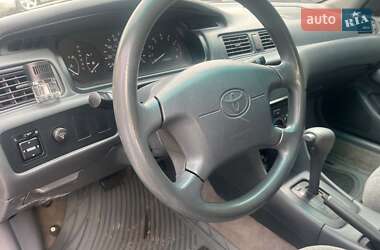 Седан Toyota Camry 2000 в 