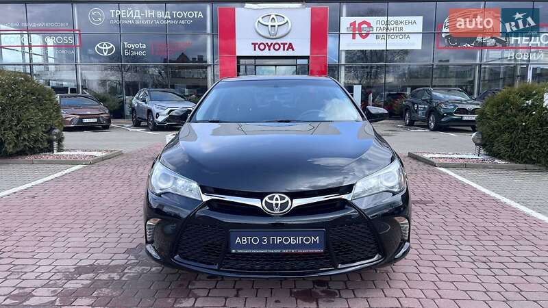 Седан Toyota Camry 2016 в Хмельницькому