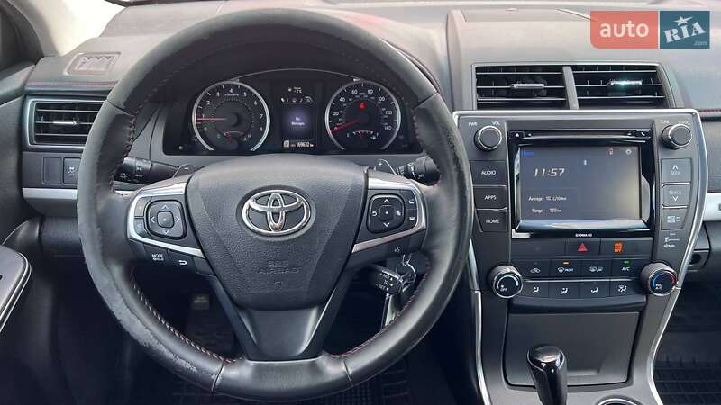 Седан Toyota Camry 2016 в Хмельницькому