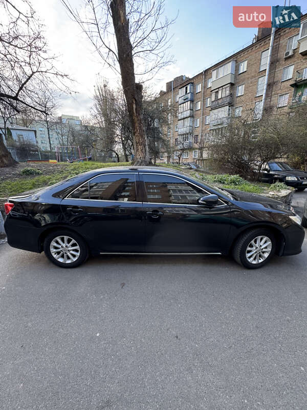 Седан Toyota Camry 2013 в Киеве