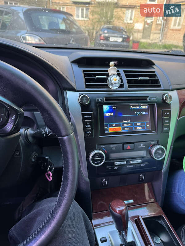Седан Toyota Camry 2013 в Киеве