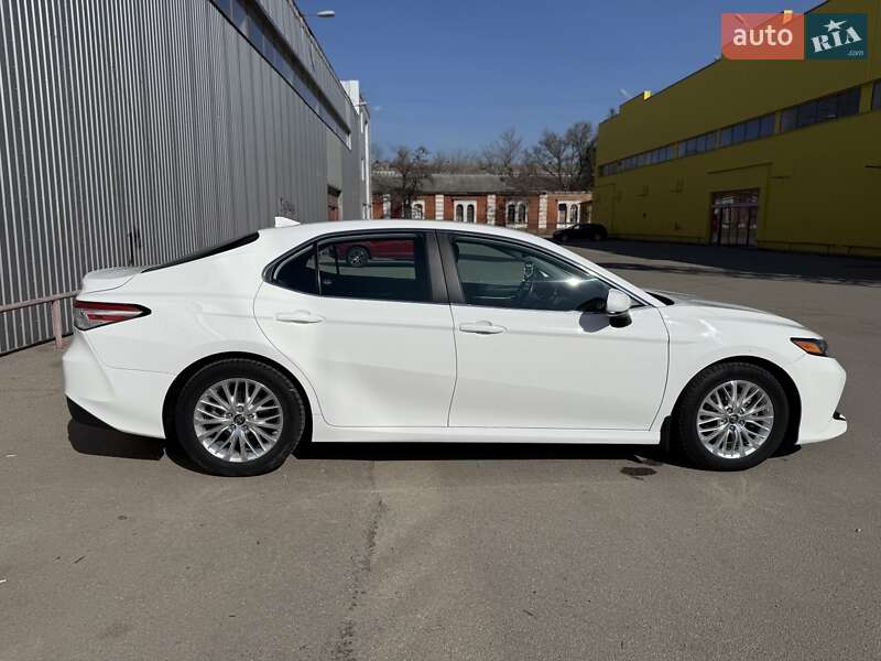 Седан Toyota Camry 2020 в Кропивницком