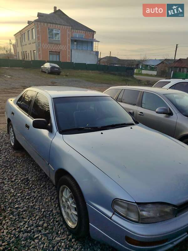 Седан Toyota Camry 1992 в Сараті