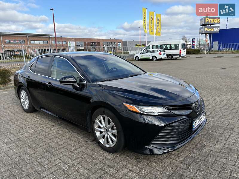 Седан Toyota Camry 2017 в Києві