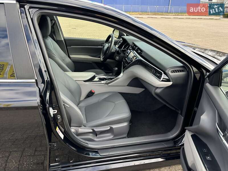 Седан Toyota Camry 2017 в Києві