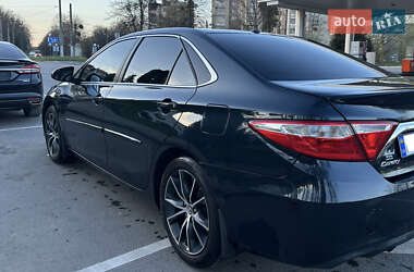 Седан Toyota Camry 2015 в Львове