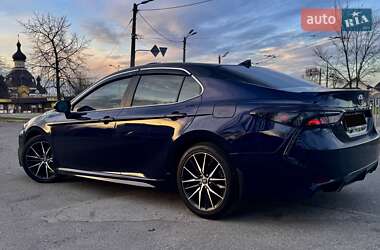 Седан Toyota Camry 2020 в Киеве