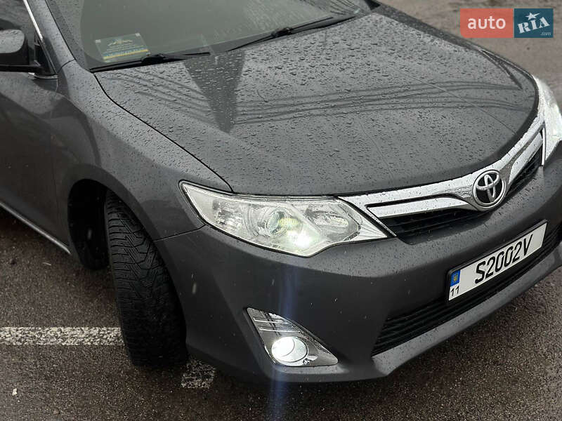 Седан Toyota Camry 2013 в Києві