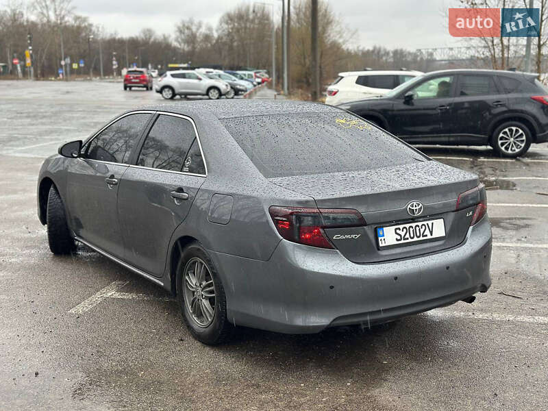 Седан Toyota Camry 2013 в Києві