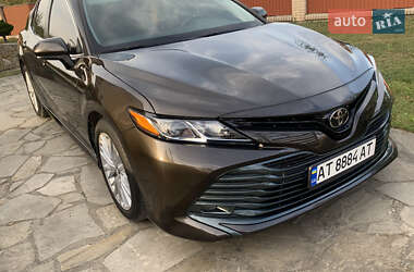 Седан Toyota Camry 2017 в 