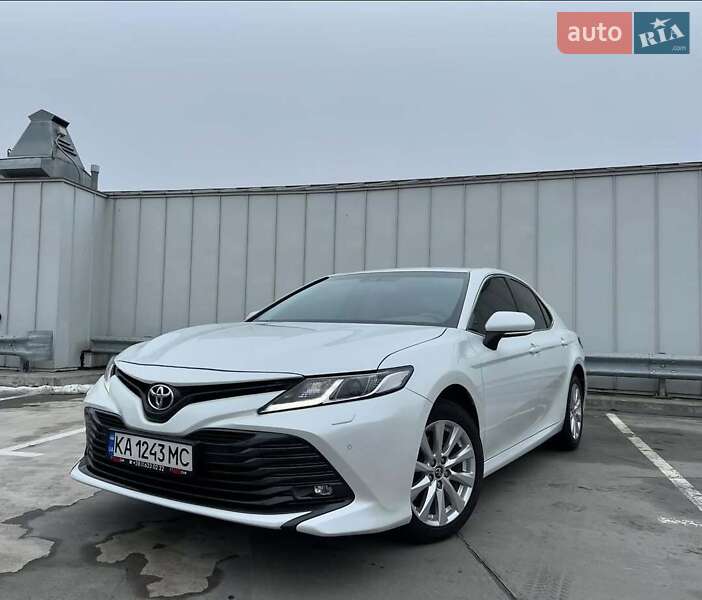 Седан Toyota Camry 2019 в 