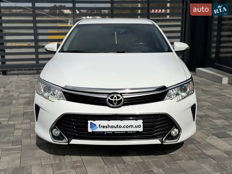 Седан Toyota Camry 2016 в 