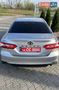 Седан Toyota Camry 2018 в 