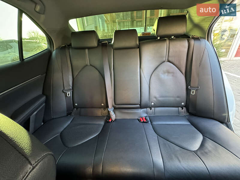 Седан Toyota Camry 2022 в Хмельницком