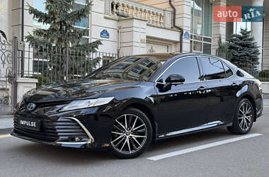 Седан Toyota Camry 2024 в 