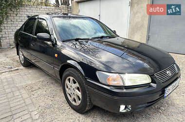 Седан Toyota Camry 1998 в 