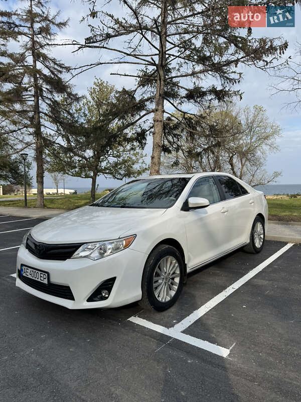 Седан Toyota Camry 2014 в Днепре