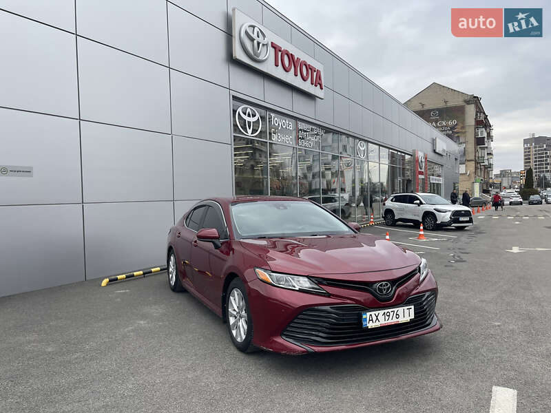 Седан Toyota Camry 2018 в 