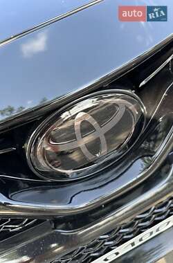 Седан Toyota Camry 2019 в 