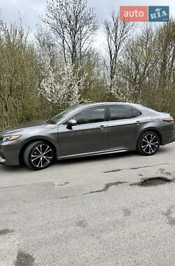 Седан Toyota Camry 2019 в 