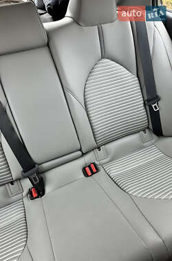 Седан Toyota Camry 2019 в 