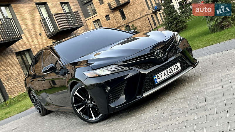 Седан Toyota Camry 2017 в Івано-Франківську