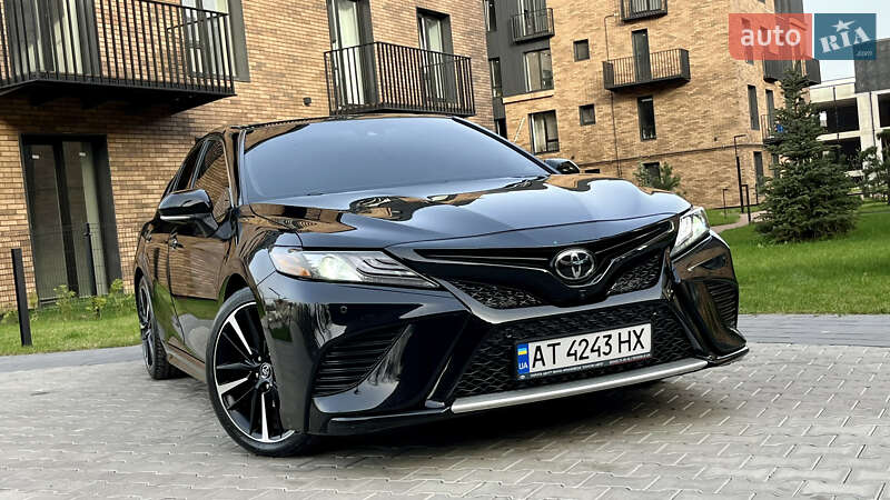 Седан Toyota Camry 2017 в Івано-Франківську
