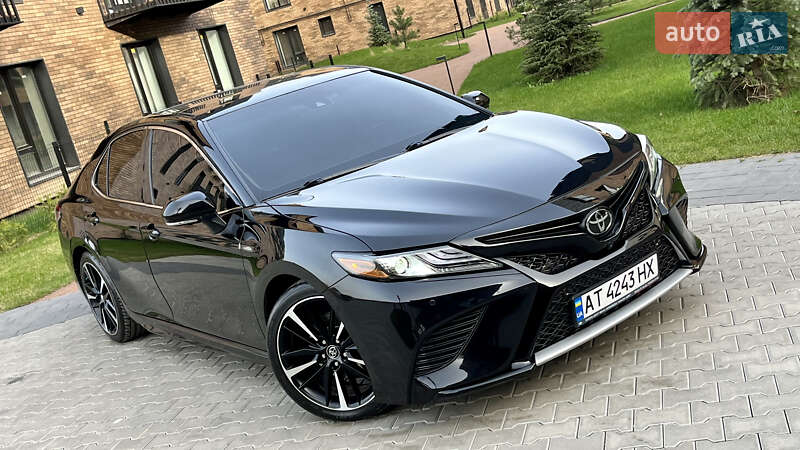 Седан Toyota Camry 2017 в Івано-Франківську