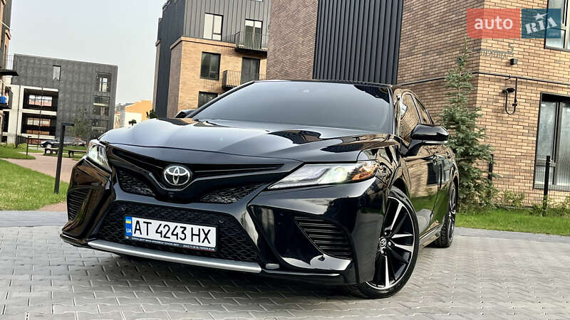 Седан Toyota Camry 2017 в Івано-Франківську