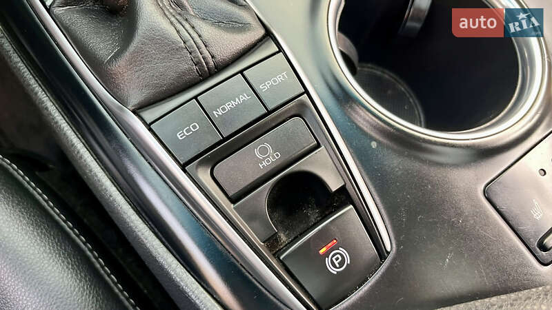 Седан Toyota Camry 2017 в Івано-Франківську