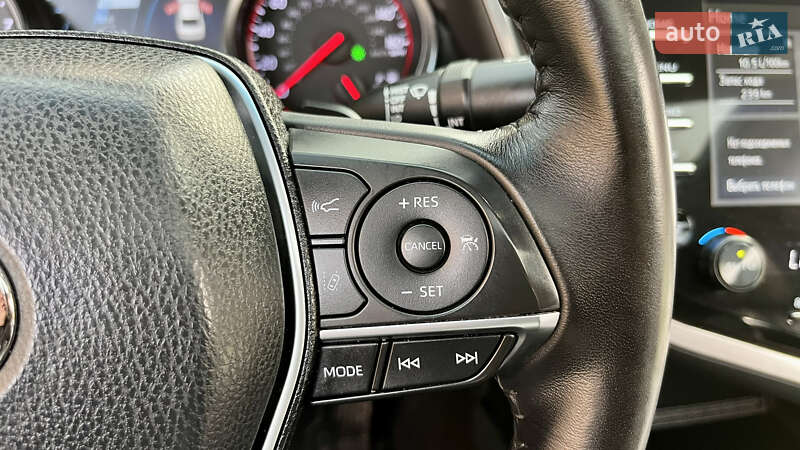 Седан Toyota Camry 2017 в Івано-Франківську