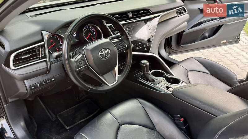 Седан Toyota Camry 2017 в Івано-Франківську