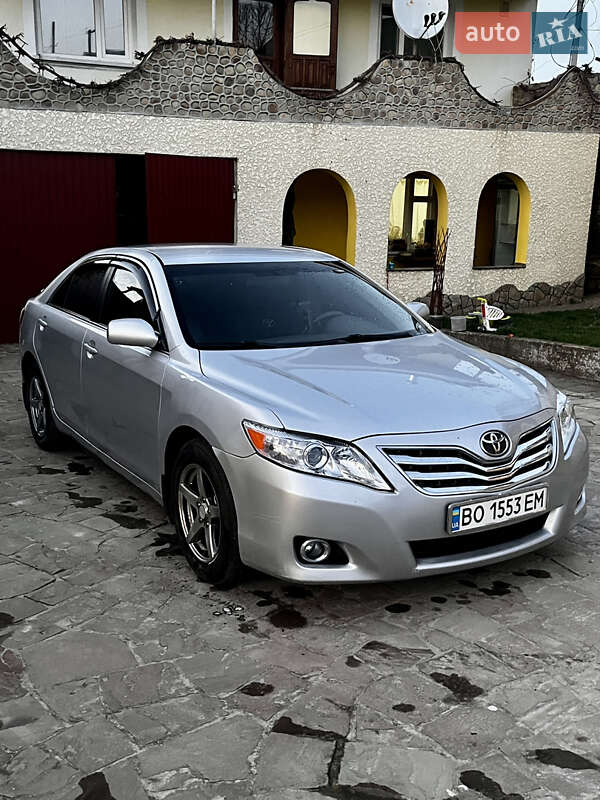 Седан Toyota Camry 2010 в Тернополі