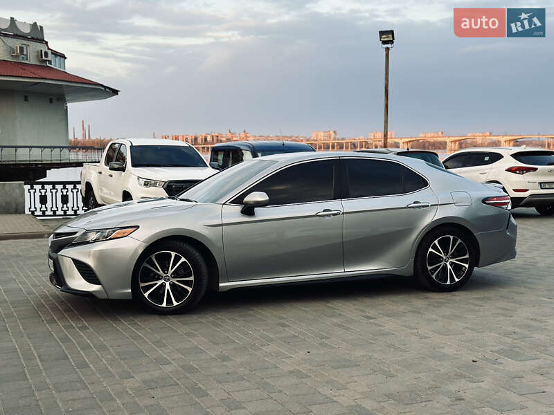 Седан Toyota Camry 2019 в Днепре