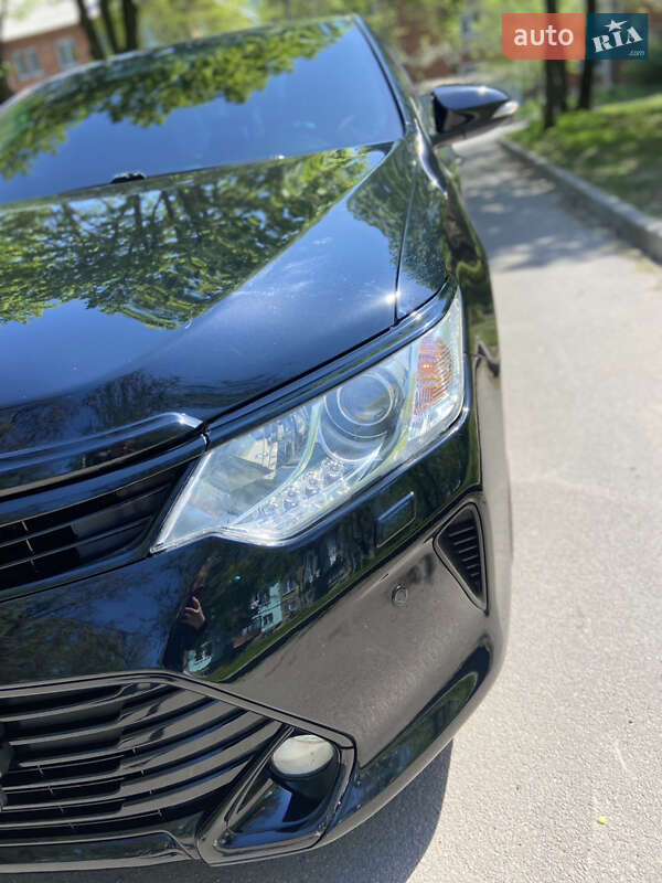 Седан Toyota Camry 2014 в Дніпрі