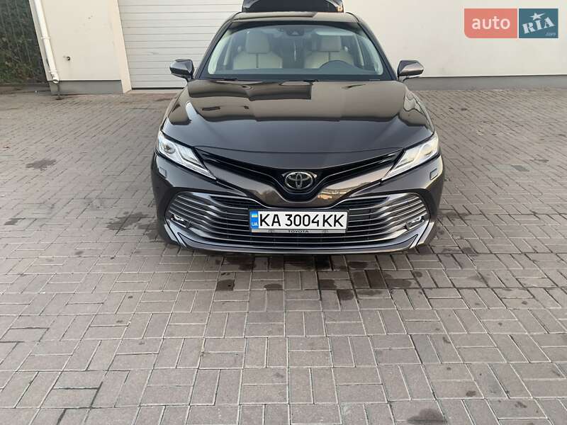 Седан Toyota Camry 2018 в 