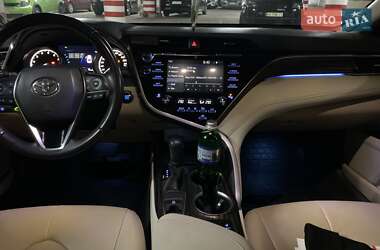 Седан Toyota Camry 2018 в 