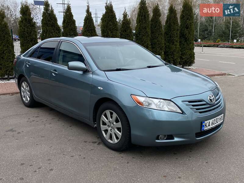 Седан Toyota Camry 2009 в Киеве
