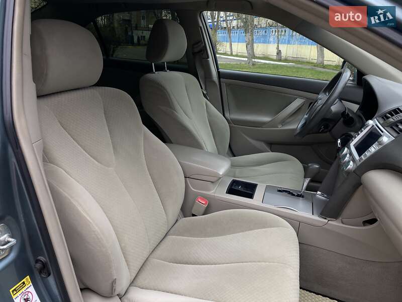 Седан Toyota Camry 2009 в Киеве