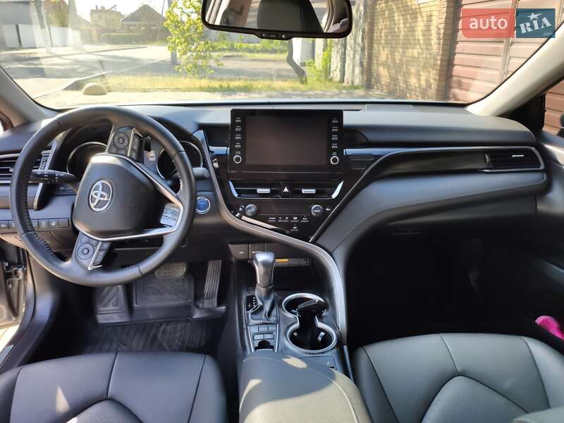 Седан Toyota Camry 2021 в Днепре