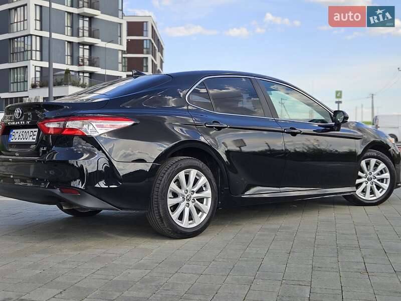 Седан Toyota Camry 2019 в Львові