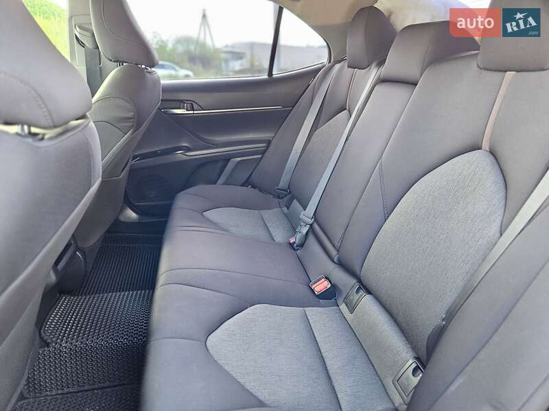 Седан Toyota Camry 2019 в Львові