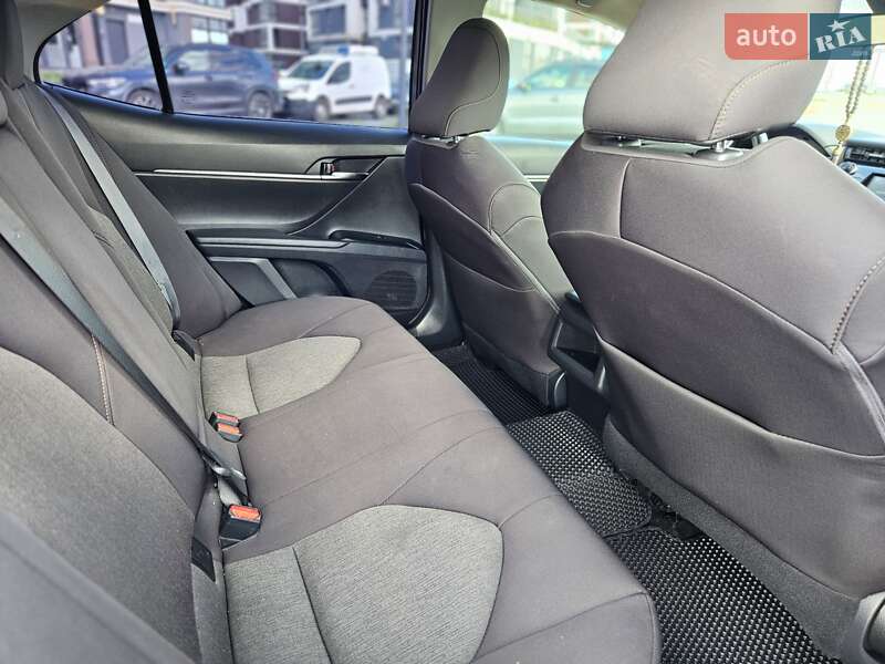 Седан Toyota Camry 2019 в Львові