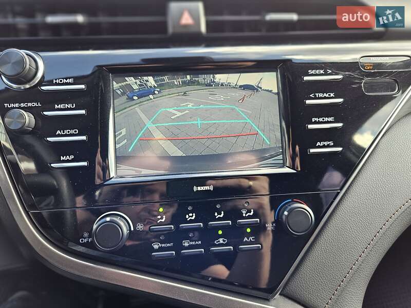 Седан Toyota Camry 2019 в Львові