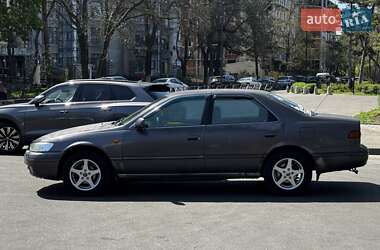 Седан Toyota Camry 1998 в 