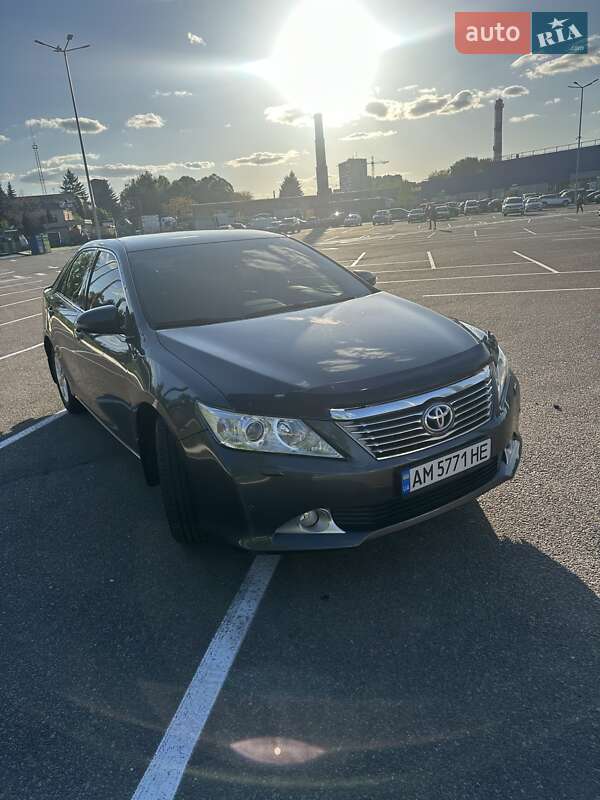 Седан Toyota Camry 2012 в Житомире