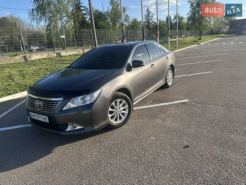 Седан Toyota Camry 2012 в Житомире